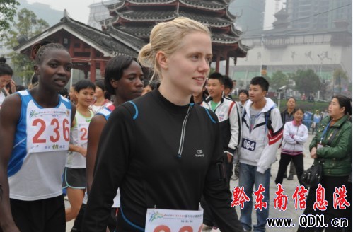 ��100�����܇��H����ِ����Ů�x�֣��D��