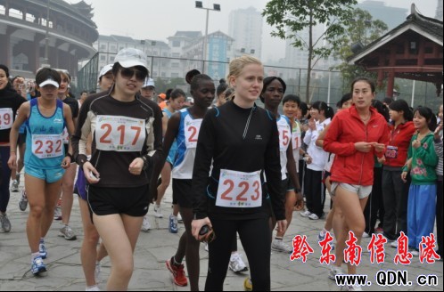 ��100�����܇��H����ِ����Ů�x�֣��D��