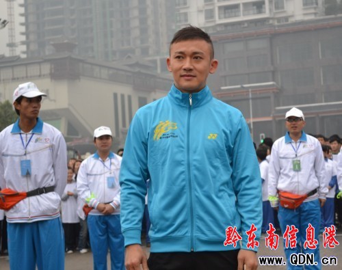 聶遠領跑超100公里跑迷你馬拉松賽(圖)