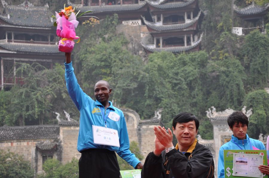 超100公里跑成功落幕切比奪得鎮(zhèn)遠(yuǎn)戰(zhàn)冠軍