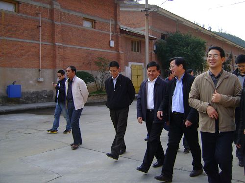 孫登峰陪同國家糧食局副局長到凱里等地考察