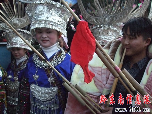 ��ɽ��կ�e����Ů�����J�ϡ�ӑ���������(�D)