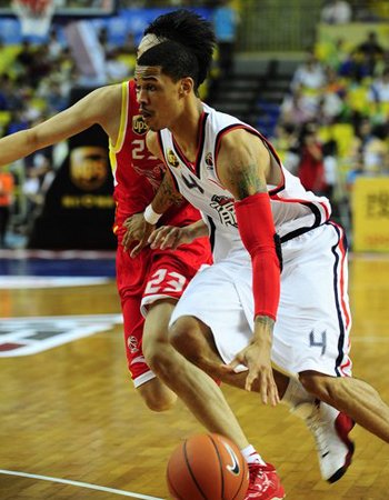 揭幕戰山東客場輕取佛山 格林單節16分難救主