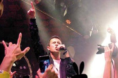 陳冠希演藝事業翻身難 辛酸駐唱李維嘉酒吧