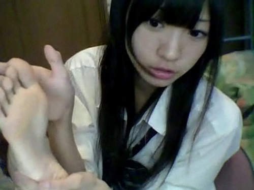 17歲少女筋骨超軟 右腿放左肩遭星探哄搶(圖)