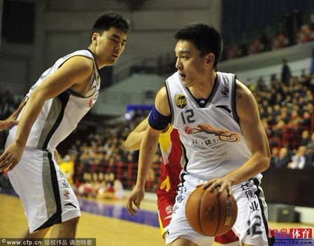 楊鳴神勇前三節即砍15分 突破犀利末節卻被冷藏