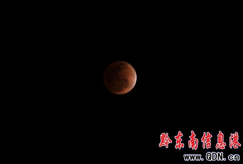 十年等一回 最美紅月亮(圖)