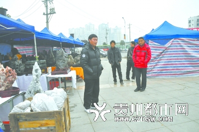 奇石展,唱了一出“空城計”(圖)