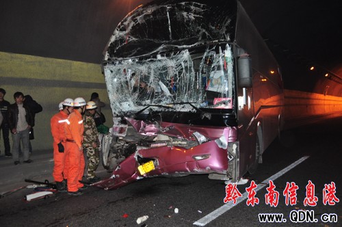 滬昆高速臺江段大巴失控釀事故 1死10余人傷