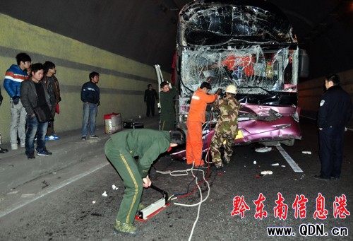 滬昆高速臺江段大巴失控釀事故 1死10余人傷