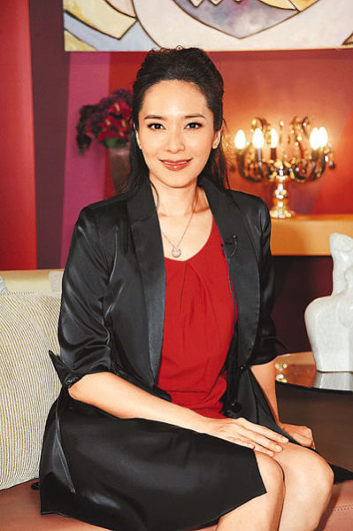 郭羨妮稱不慣與人同床 老公曾當街替母綁鞋帶