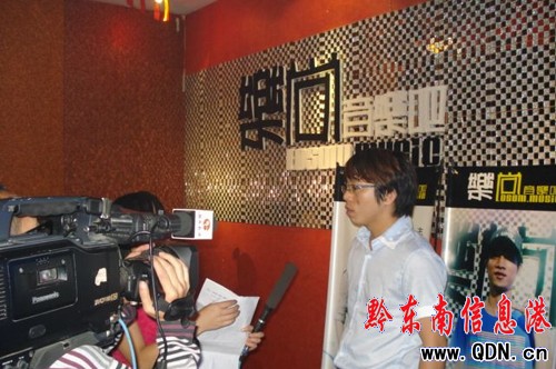 黔東南原創(chuàng)音樂(lè)歌唱比賽岑鞏小伙榮摘冠軍