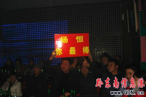 黔東南原創(chuàng)音樂(lè)歌唱比賽岑鞏小伙榮摘冠軍