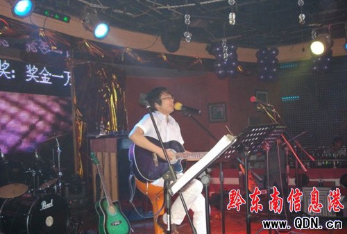 黔東南原創(chuàng)音樂(lè)歌唱比賽岑鞏小伙榮摘冠軍