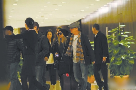 王菲今晚祈愿每唱1分鐘入賬20萬 艾薇兒孟非合唱