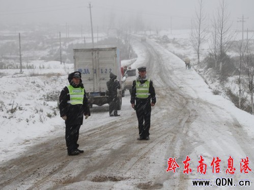 ѩ����Ű ��կ����ͦ��ӭ�𣨈D��