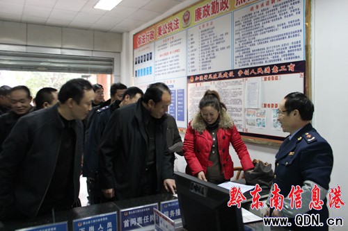 省工商局領導深入基層開展慰問活動(圖)