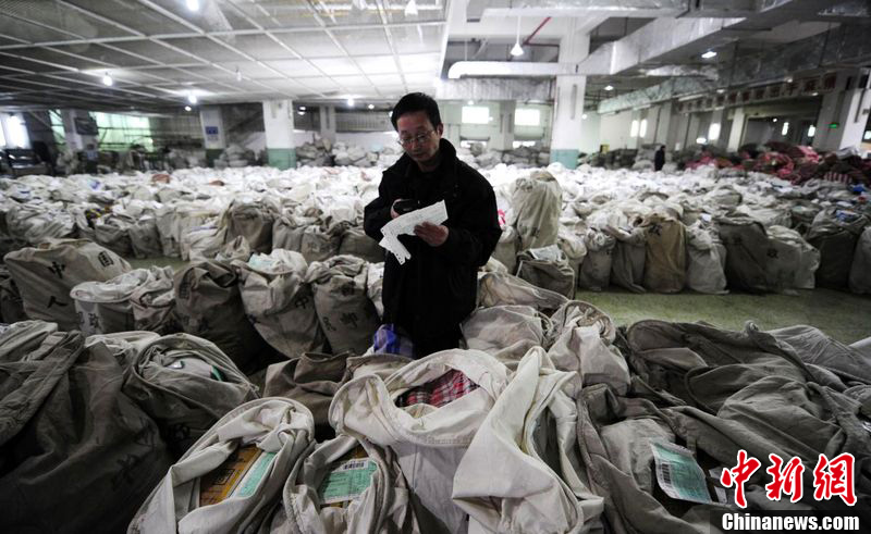 臨近春節快遞爆倉中小型公司派送費上漲