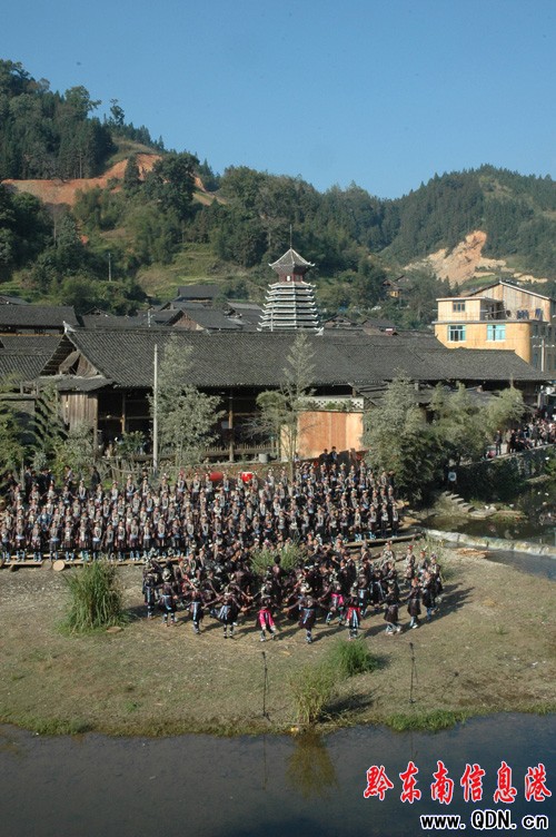 ��ƽ��կǧ����Ů����������ӭ�Ӵ��죨�D��