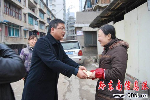 黔東南州郵政局幫扶慰問凱里棉紡廠特困職工