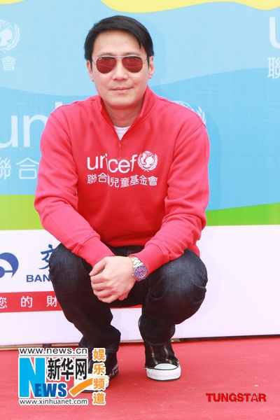 ����Մ������Ů���ļ� һ���S�������󮔰ְ�