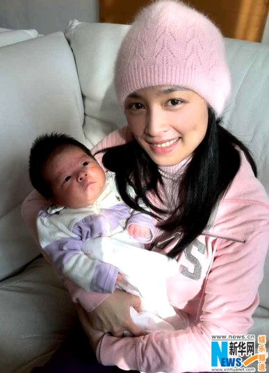 張庭兒子滿月照首曝光 神速瘦身備戰(zhàn)復(fù)出