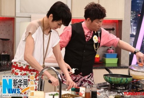 梁詠琪為老公學包餃子 上節目學做菜手忙腳亂