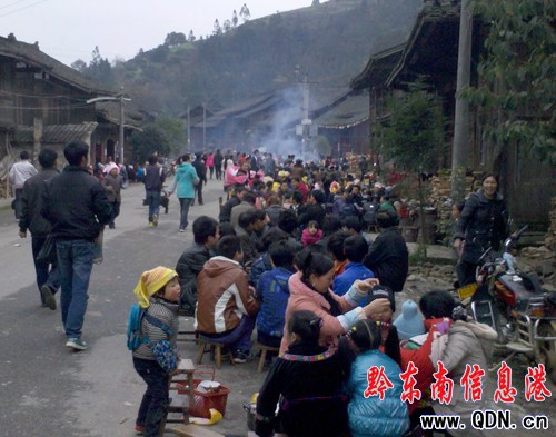 龍年到 昂英千人恭請龍王來護寶(圖)