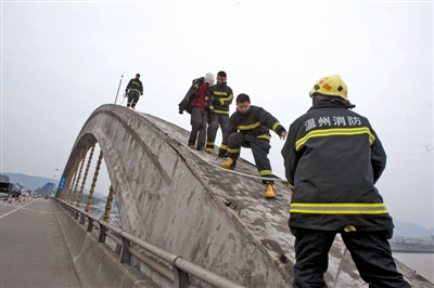 ����������꠆T�Ą��£��ڹ���������1����С�r��Ů�ӷŗ��p�����^�����\�zsrc=