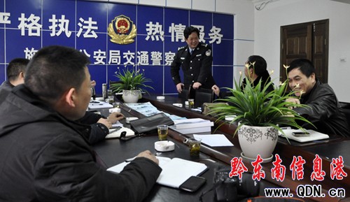 州公安局副局長彭魯鳴深入施秉檢查指導工作