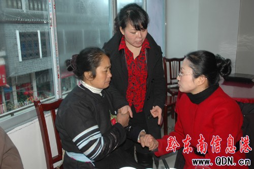 五次挽回自殺丈夫生命的侗家妻子陳顯英(圖)