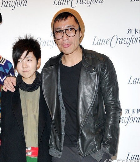 �M�D������R�㲬F�� �y�����b����Ů������