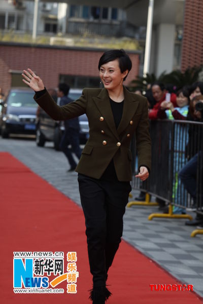 孫儷產后亮相急速瘦身 蔡少芬露背裝內衣走光