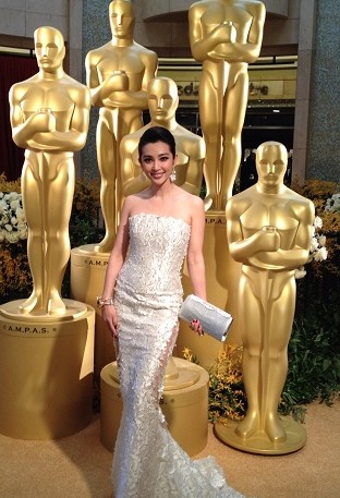 李玟曝李冰冰素顏照 不仔細看認不出是本人