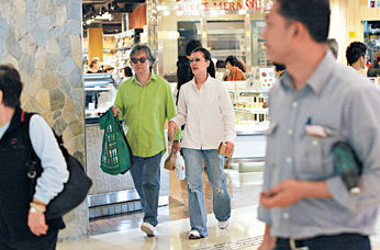 丈夫破產陳慧珊換樓賣車養家 讓女兒讀名校