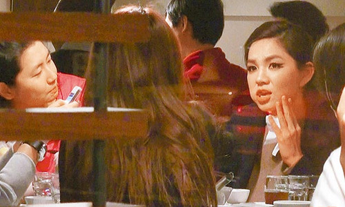 Selina素顏揪Ella Hebe聚餐 白色情人夜專屬姐妹