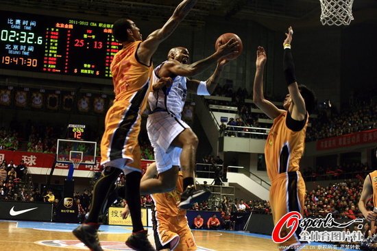 馬布里30+9+8助北京歷史首進總決賽