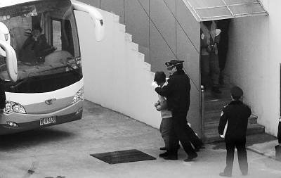 ���u����ڰ����_ͥ �H���A��ӛ�߫@���M�F��