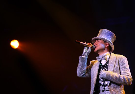 張學(xué)友演唱會(huì)引創(chuàng)意風(fēng)潮 歌迷DIY特色禮物比拼