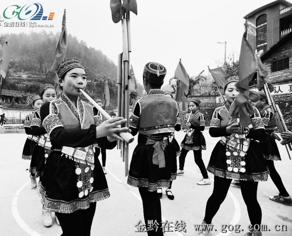 施秉縣民族文化進(jìn)校園有聲有色(組圖)