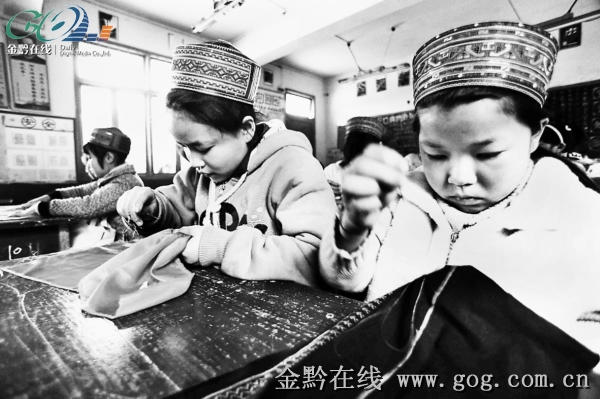 施秉縣民族文化進(jìn)校園有聲有色(組圖)