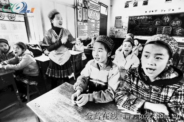 施秉縣民族文化進(jìn)校園有聲有色(組圖)