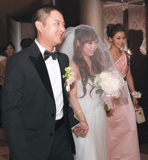 “小蜜桃”懷孕7月 去年嫁身家10億內(nèi)地富豪