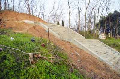 ��Ĺ�^��ð��һ��Ҏģ��С����Ĺ���D���ѽ��ɵ�ˮ���_�A�� ����l �z