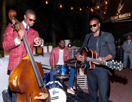 三巨頭自建樂隊組合 波什生日會首度演出(圖)