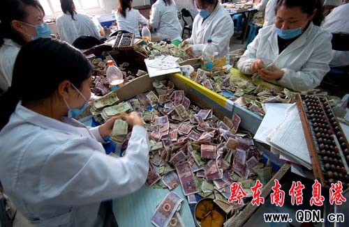 凱里市公交點鈔員: