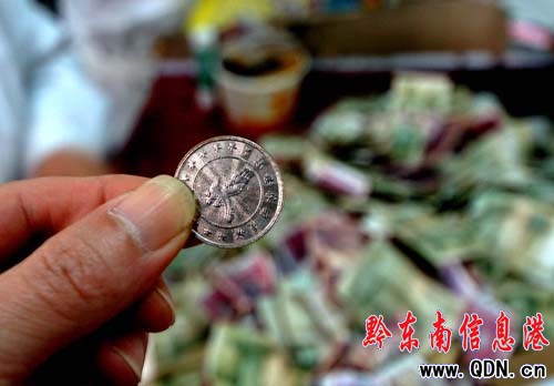 凱里市公交點鈔員: