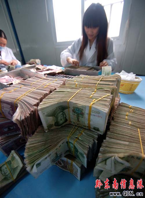 凱里市公交點鈔員: