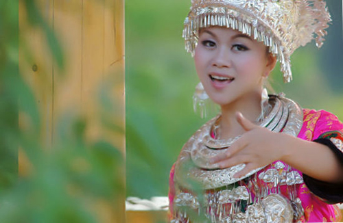 苗家姑娘朵久央:用歌聲回答“苗鄉美” (圖)