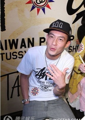 組圖:陳冠希宣布全面復出 難忘舊愛稱“想她”